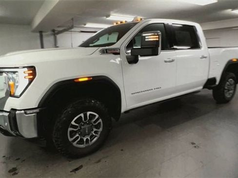 Used 2024 GMC Sierra 2500 SLT w/ SLT Premium Package image 4