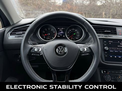 Used 2021 Volkswagen Tiguan SE image 21