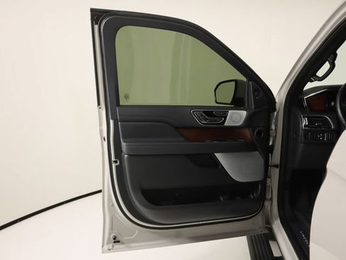 Used 2024 Lincoln Navigator Reserve AWD/4WD image 10
