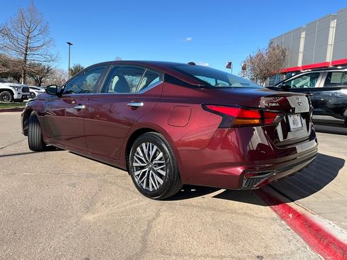 Used 2025 Nissan Altima 2.5 SV image 8