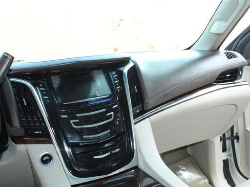 Used 2015 Cadillac Escalade ESV Luxury RWD image 23