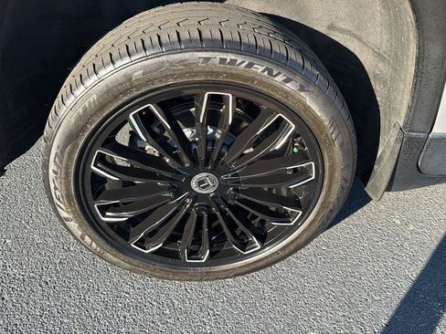 Used 2022 Chevrolet Traverse LS image 33