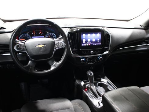 Used 2020 Chevrolet Traverse LT FWD image 2