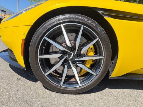 Used 2020 Aston Martin DB11 Coupe RWD image 32
