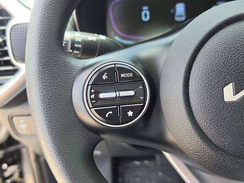 Certified 2025 Kia Soul LX FWD image 28