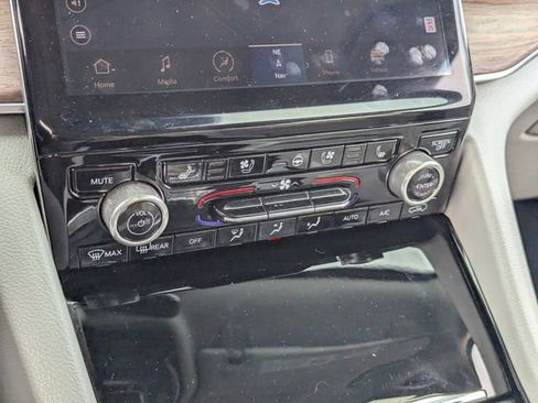 Used 2023 Jeep Grand Cherokee L Summit w/ Advanced Protech Group IV image 28