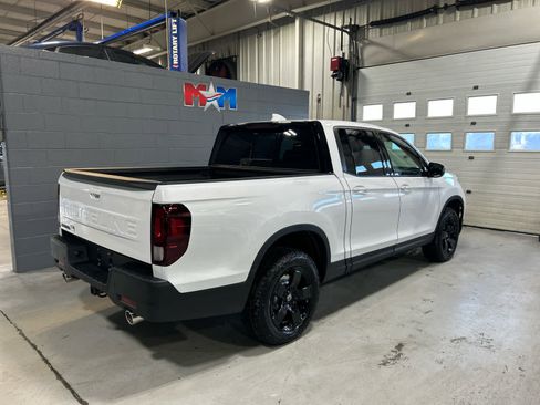 New 2026 Honda Ridgeline Black Edition image 3