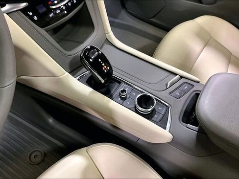 Used 2024 Cadillac XT6 Premium Luxury w/ LPO, Floor Liner Package AWD/4WD image 34