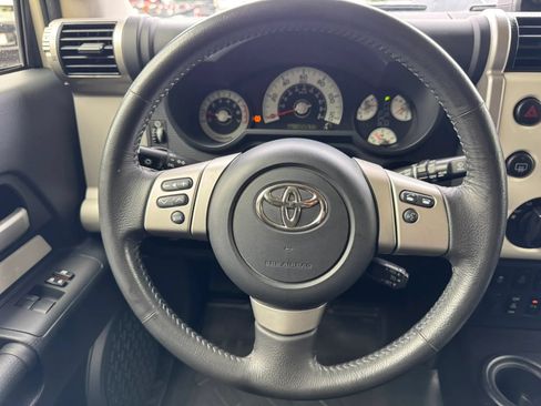 Used 2014 Toyota FJ Cruiser 4WD w/ Upgrade Package image 13