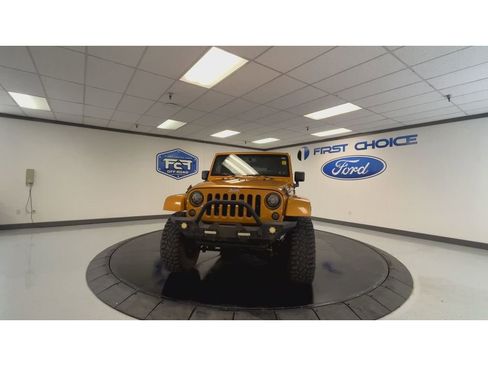 Used 2014 Jeep Wrangler Unlimited Sahara AWD/4WD image 5