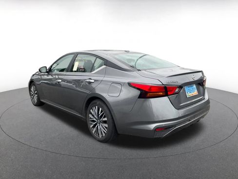 Used 2025 Nissan Altima 2.5 SV FWD image 7