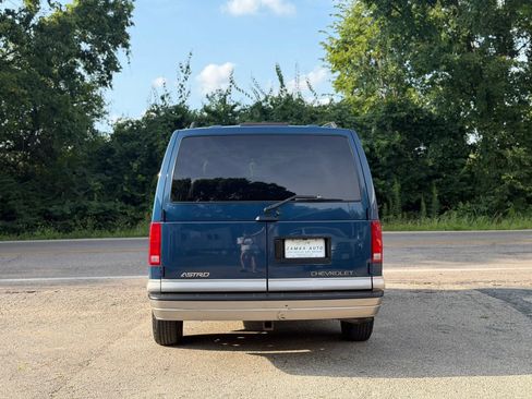 Used 2002 Chevrolet Astro RWD image 3