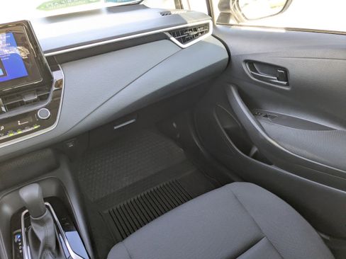 Used 2025 Toyota Corolla LE image 18