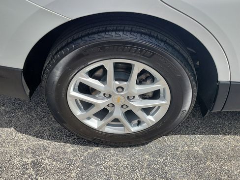 Used 2024 Chevrolet Equinox LS w/ LS Convenience Package image 9