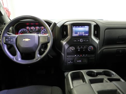 Used 2022 Chevrolet Silverado 2500 Custom w/ Custom Value Package image 2