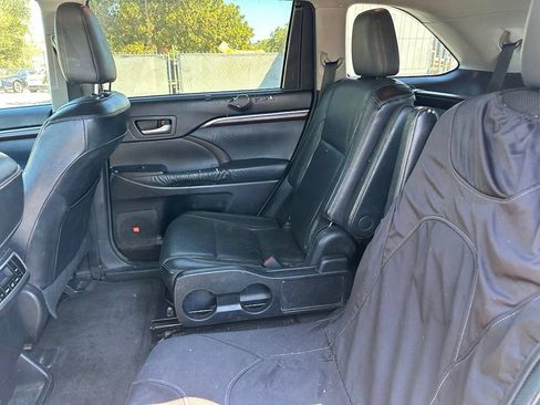 Used 2014 Toyota Highlander Limited FWD image 9