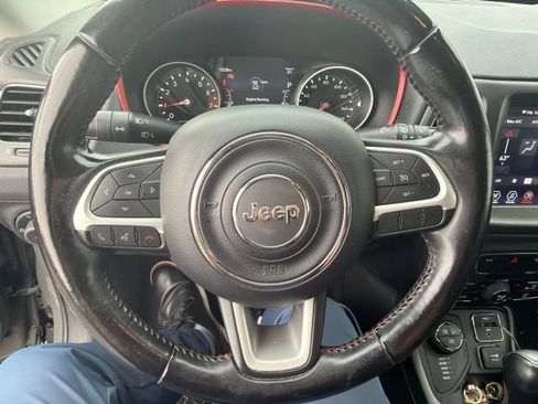 Used 2020 Jeep Compass Trailhawk AWD/4WD image 14