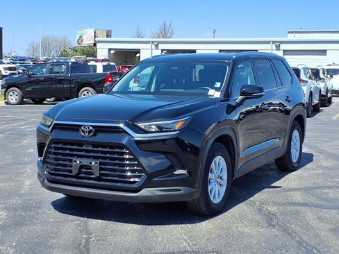 Used 2025 Toyota Grand Highlander AWD image 2