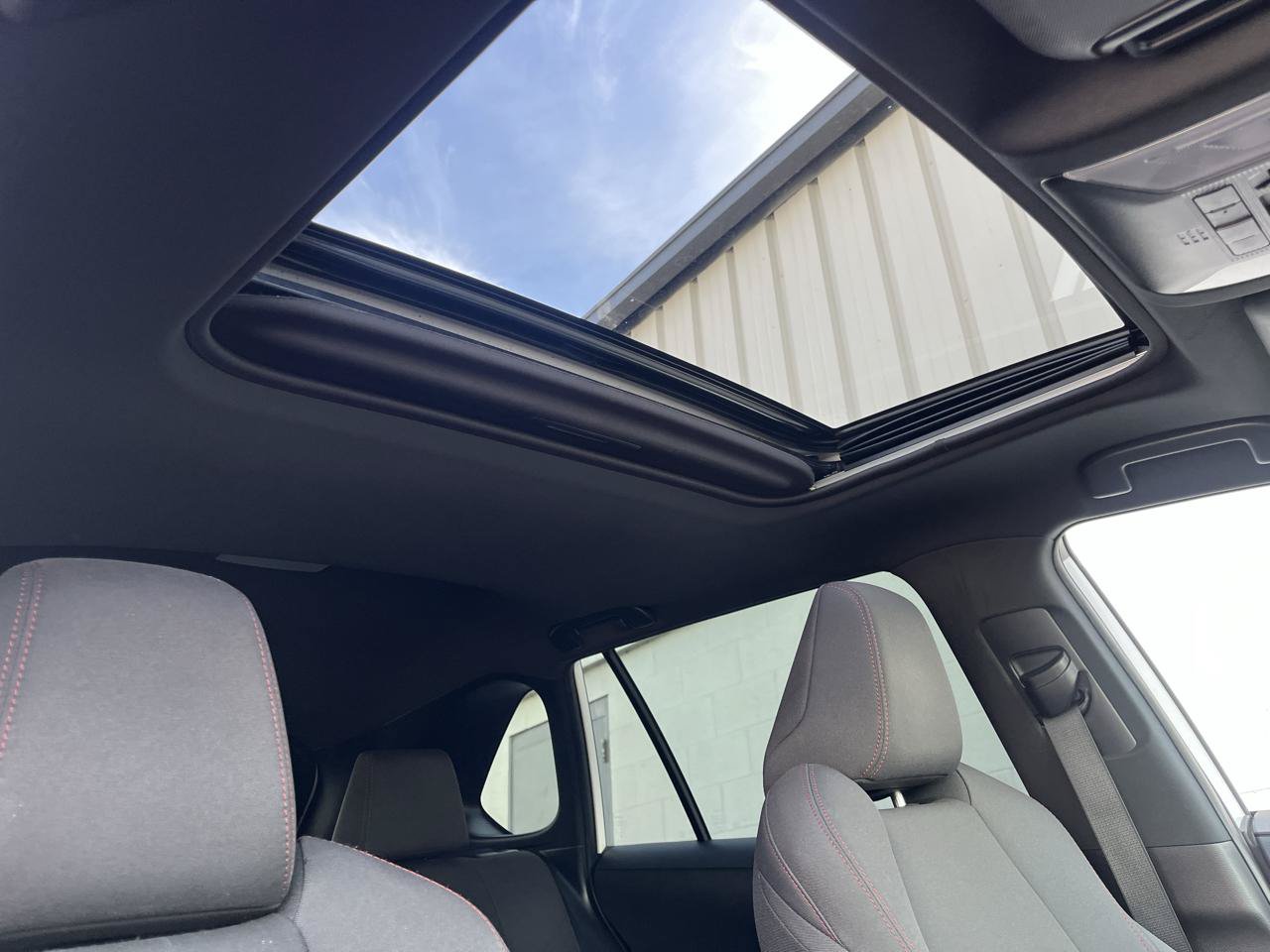 Used 2022 Toyota RAV4 SE w/ Weather & Moonroof Package AWD/4WD image 4