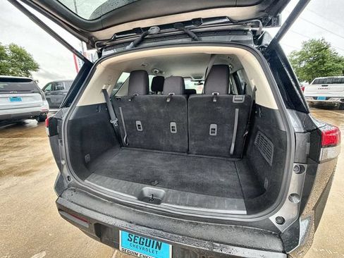 Used 2025 Nissan Pathfinder SV FWD image 25