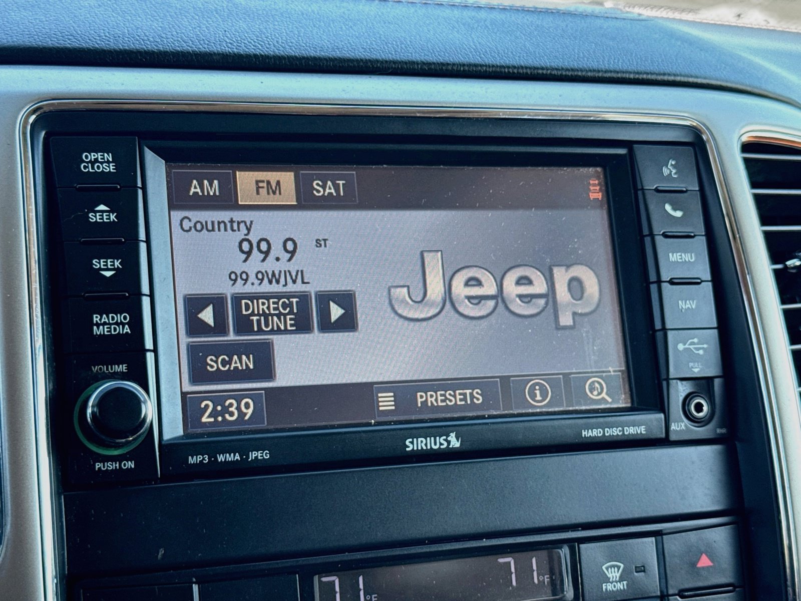 Used 2011 Jeep Grand Cherokee Overland AWD/4WD image 16