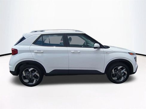 New 2026 Hyundai Venue SEL FWD image 4