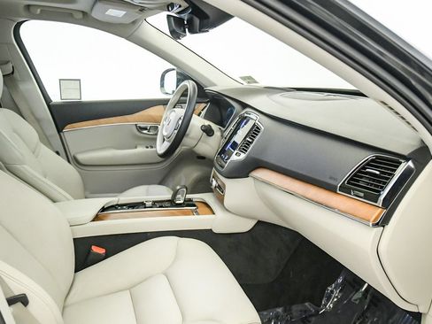 Used 2022 Volvo XC90 T8 Inscription Expression w/ Advanced Package AWD/4WD image 16