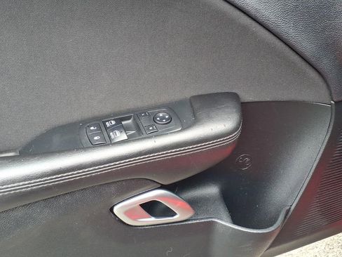 Used 2018 Dodge Challenger R/T RWD image 4