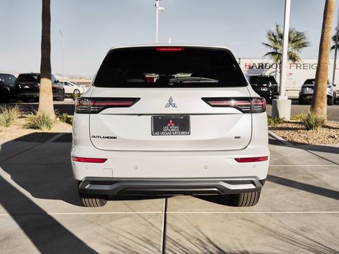 Used 2025 Mitsubishi Outlander SE FWD image 7