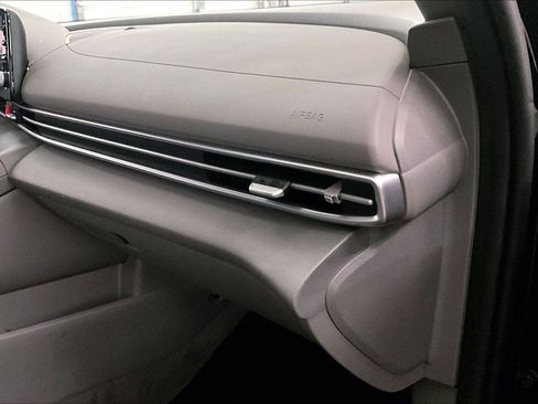 Used 2022 Hyundai Elantra SEL w/ Convenience + Premium Package image 15