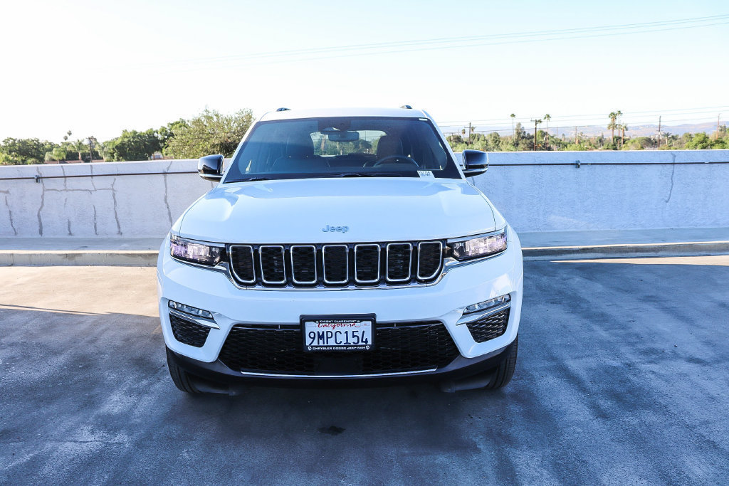 Used 2024 Jeep Grand Cherokee Limited AWD/4WD image 3