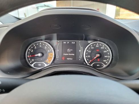 Used 2023 Jeep Renegade Latitude AWD/4WD image 24