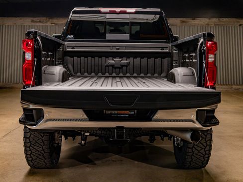 Used 2022 Chevrolet Silverado 2500 LTZ w/ LTZ Plus Package image 9