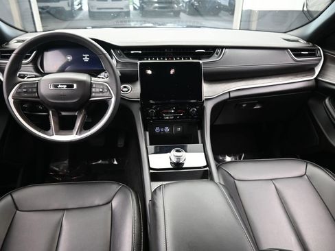 Used 2024 Jeep Grand Cherokee L Limited image 32