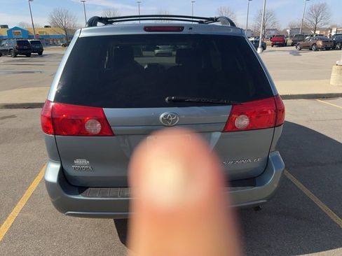 Used 2010 Toyota Sienna LE image 5