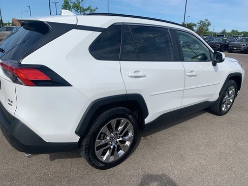 Used 2019 Toyota RAV4 XLE Premium w/ Cold Weather Package AWD/4WD image 5