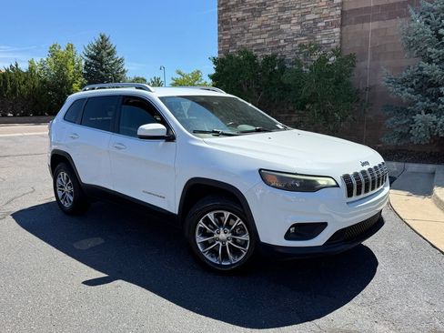 Used 2019 Jeep Cherokee Latitude Plus w/ Cold Weather Group AWD/4WD image 2