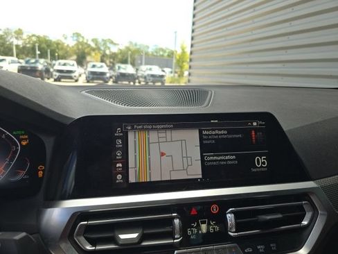 Used 2022 BMW 430i Coupe w/ M Sport Package RWD image 9