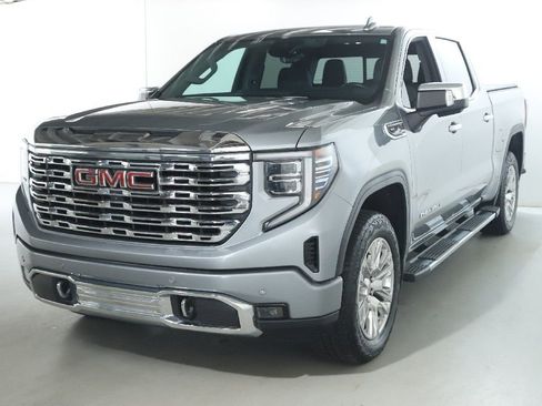 Used 2023 GMC Sierra 1500 Denali w/ Technology Package AWD/4WD image 3