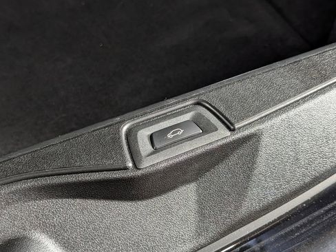 Used 2022 BMW X5 sDrive40i w/ M Sport Package image 18