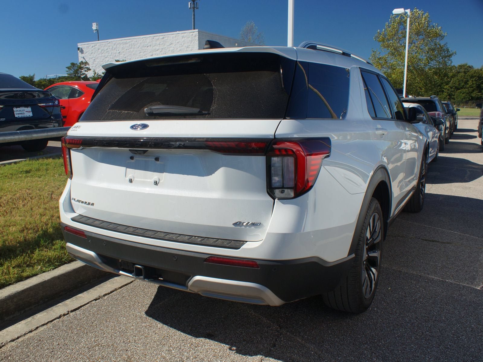 Used 2025 Ford Explorer Platinum w/ LUX Leather Package AWD/4WD image 4