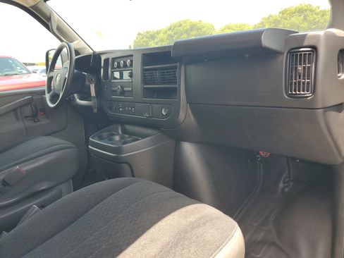 Used 2023 GMC Savana 2500 w/ Driver Convenience Package image 15