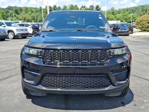 Certified 2023 Jeep Grand Cherokee Altitude AWD/4WD image 2