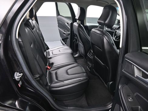 Certified 2022 Ford Edge Titanium AWD/4WD image 6