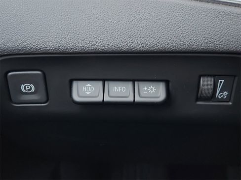 Used 2024 Buick Enclave Premium image 21