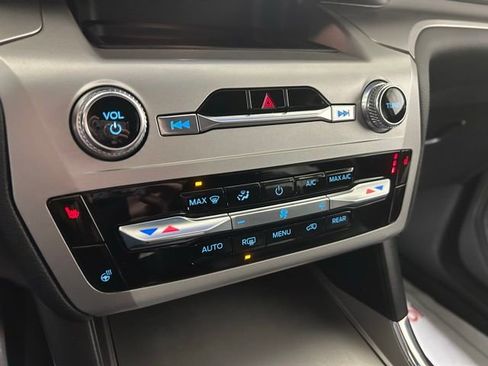 Used 2022 Ford Explorer XLT w/ Equipment Group 202A image 20