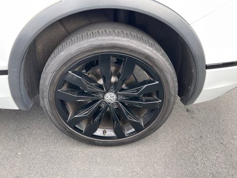 Used 2020 Volkswagen Tiguan SE AWD/4WD image 3