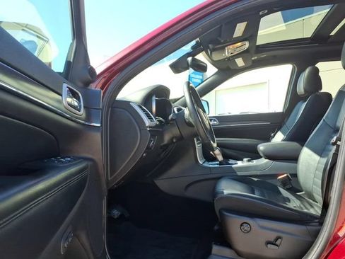 Used 2018 Jeep Grand Cherokee Limited AWD/4WD image 15