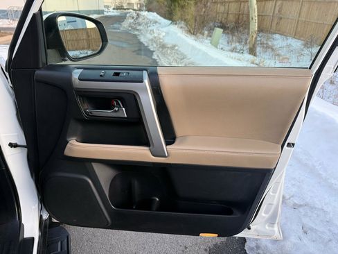 Used 2015 Toyota 4Runner SR5 image 19