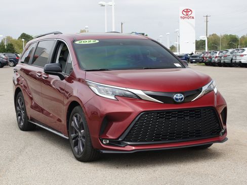 Used 2022 Toyota Sienna XSE w/ XSE Plus Package image 24